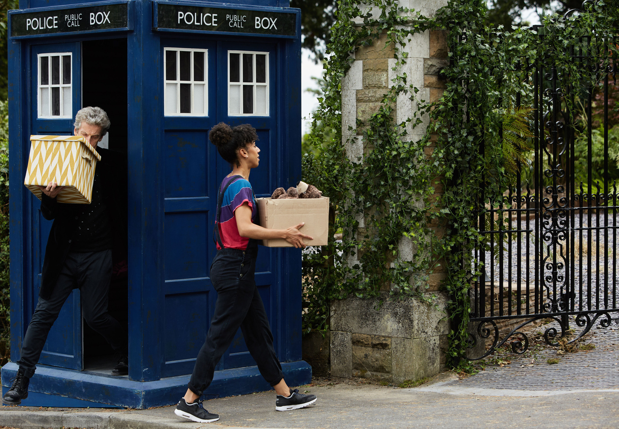 Doctor Who 10.4 – “Knock Knock”